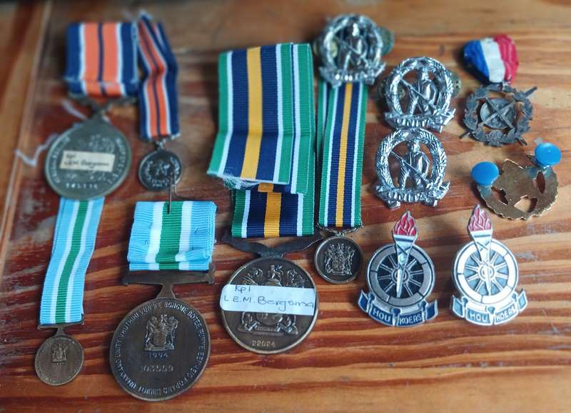 Set of SANDF Medals for KPL Lem Bergsma: 3 x sets of full and miniature medals and others