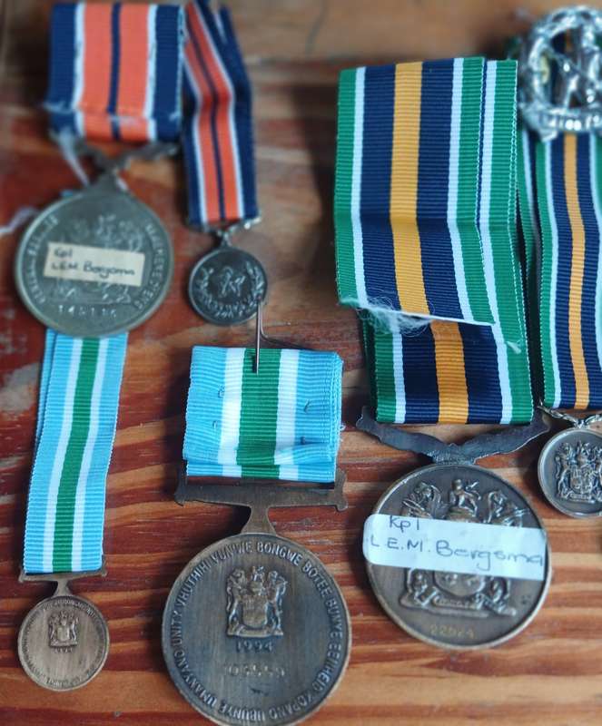 Set of SANDF Medals for KPL Lem Bergsma: 3 x sets of full and miniature medals and others