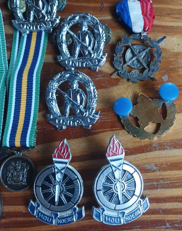 Set of SANDF Medals for KPL Lem Bergsma: 3 x sets of full and miniature medals and others