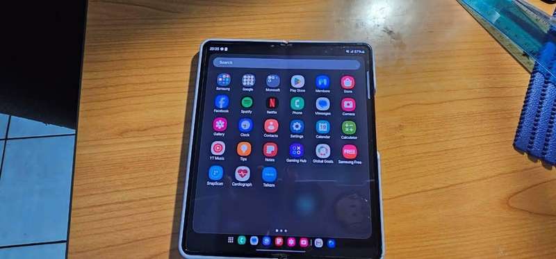 Samsung Galaxy Z Fold 4 5G 256GB cellphone