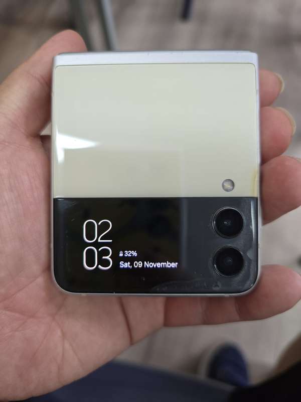 Samsung Galaxy Z Flip 3 5G (256GB, Cream)