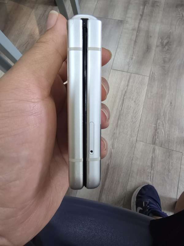 Samsung Galaxy Z Flip 3 5G (256GB, Cream)