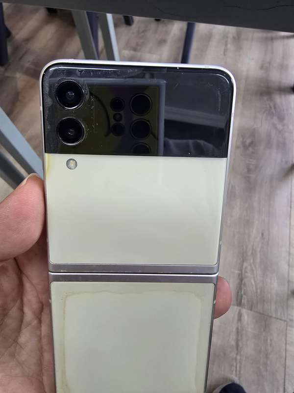 Samsung Galaxy Z Flip 3 5G (256GB, Cream)