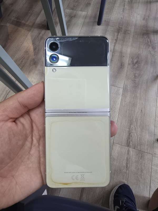 Samsung Galaxy Z Flip 3 5G (256GB, Cream)