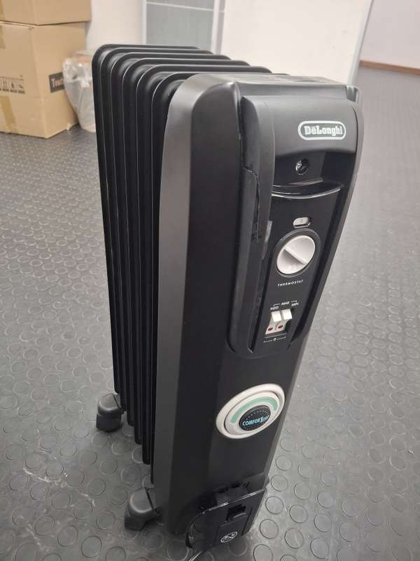 USED DELONGHI 7 FIN OIL HEATER BLACK