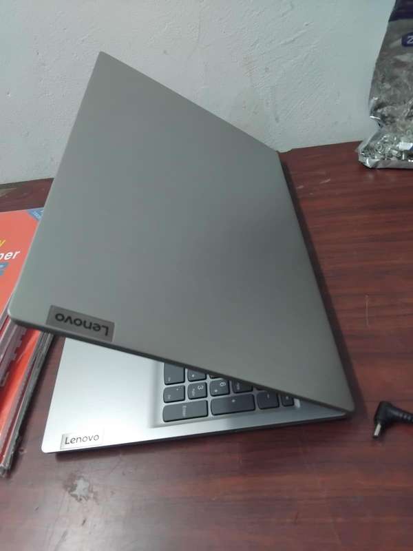 USED LENOVO Laptop I3-10110U-4Gb-1Tb-W10H