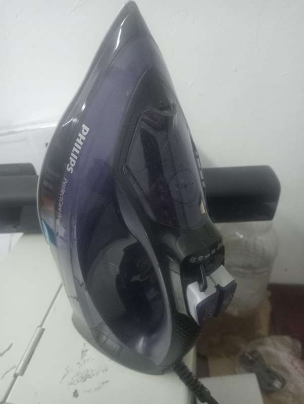USED-PHILIPS Perfectcare 2500W Steam IRON PURPLE