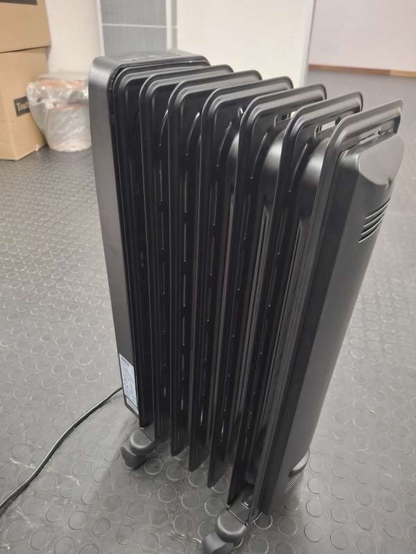USED DELONGHI 7 FIN OIL HEATER BLACK