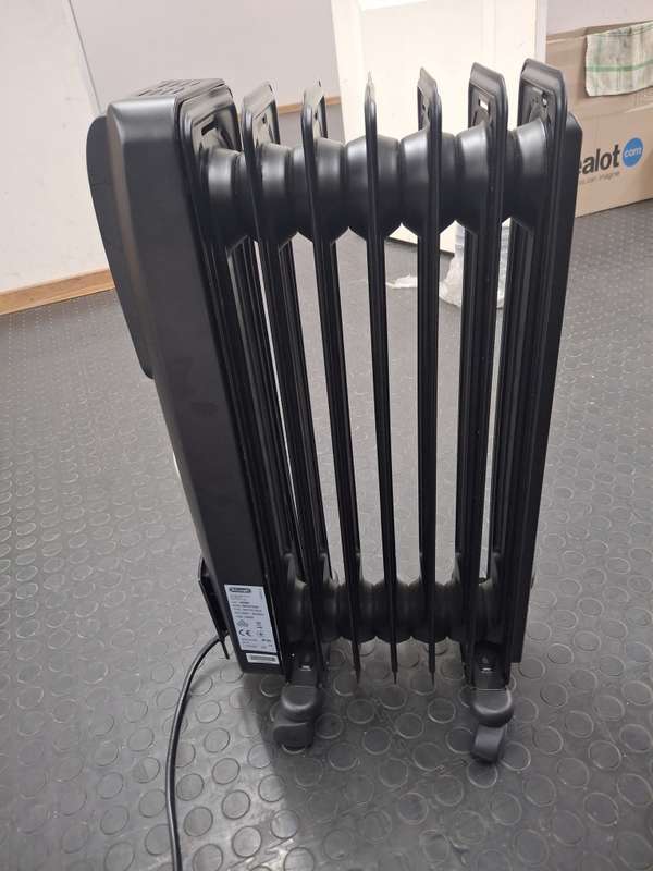 USED DELONGHI 7 FIN OIL HEATER BLACK