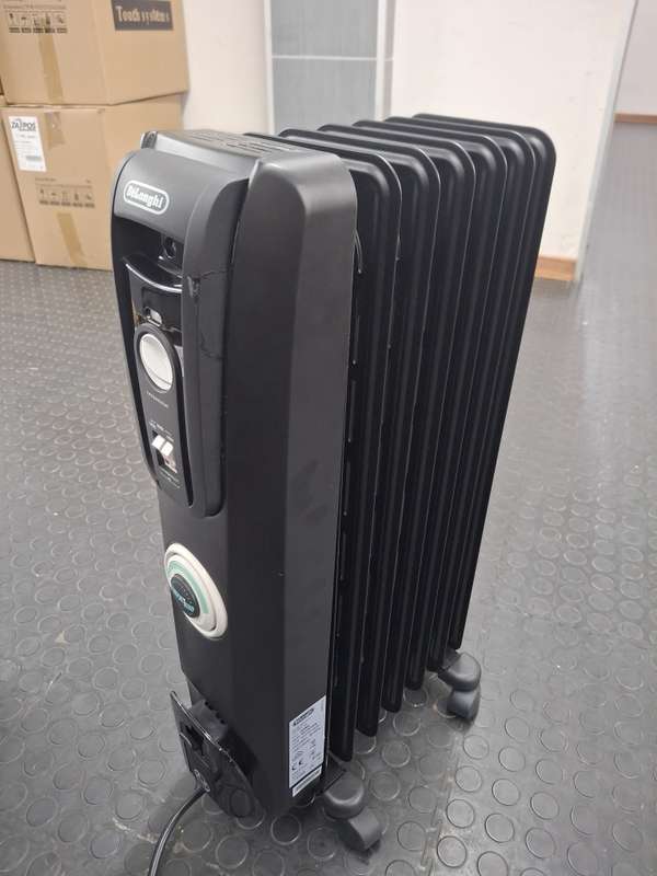 USED DELONGHI 7 FIN OIL HEATER BLACK