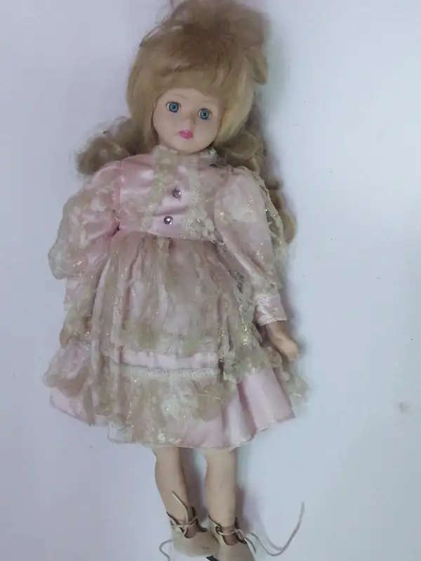 STUNNING VINTAGE PORCELAIN DOLL - VERY NEED