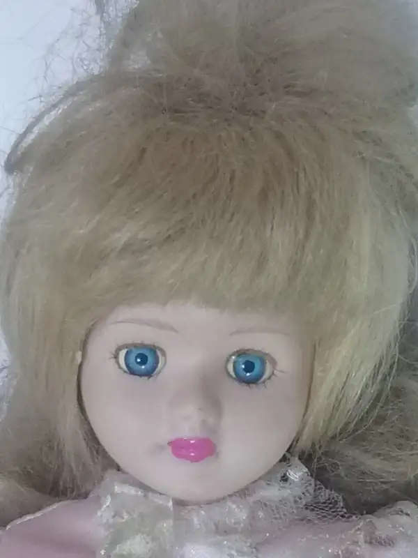 STUNNING VINTAGE PORCELAIN DOLL - VERY NEED