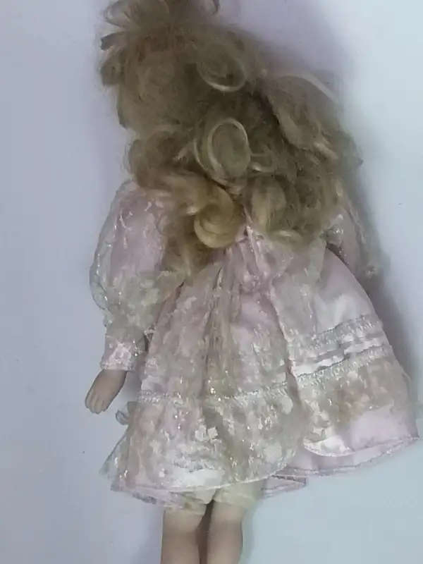 STUNNING VINTAGE PORCELAIN DOLL - VERY NEED