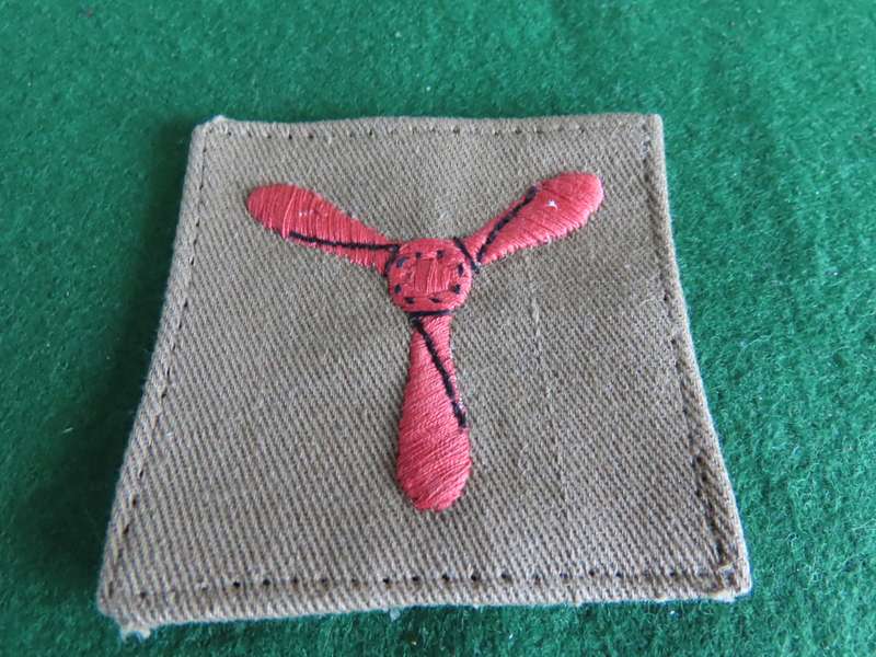 Great Britain -WWII - RAF - Senior Aircraftman/woman Tropical Cloth Badge