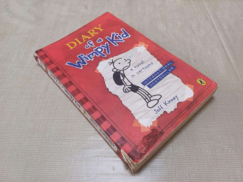Diary of a Wimpy Kid - A novel in cartoons. Jeff Kinney. Softcover.