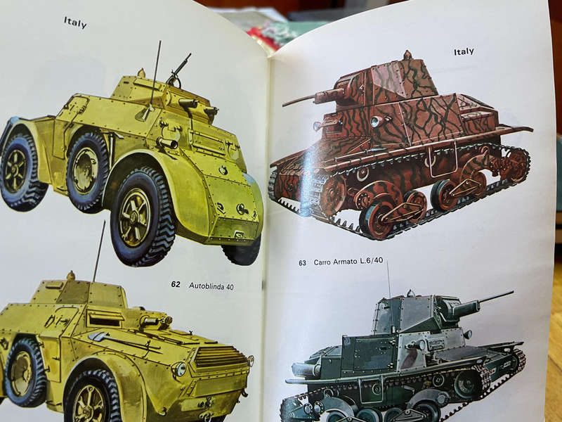 Tanks and other armoured fighting vehicles of World War II. T. B. White (with 300 illustrations)