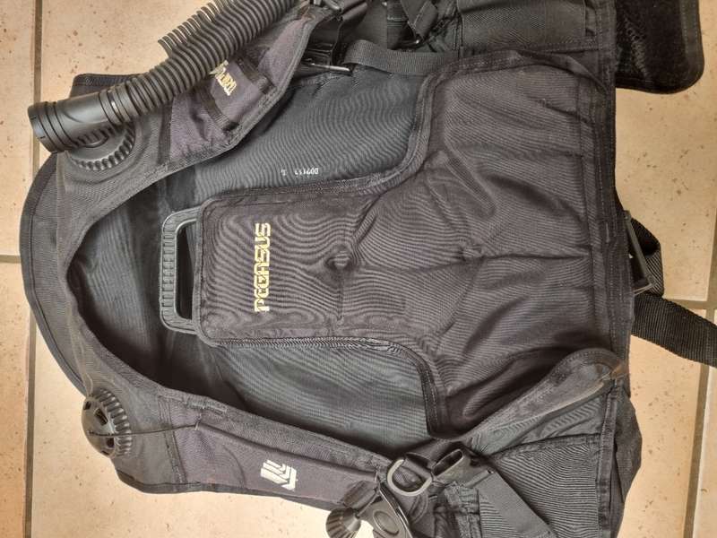 Scuba Diving Kit - BCD, 2x Regulator and Bag
