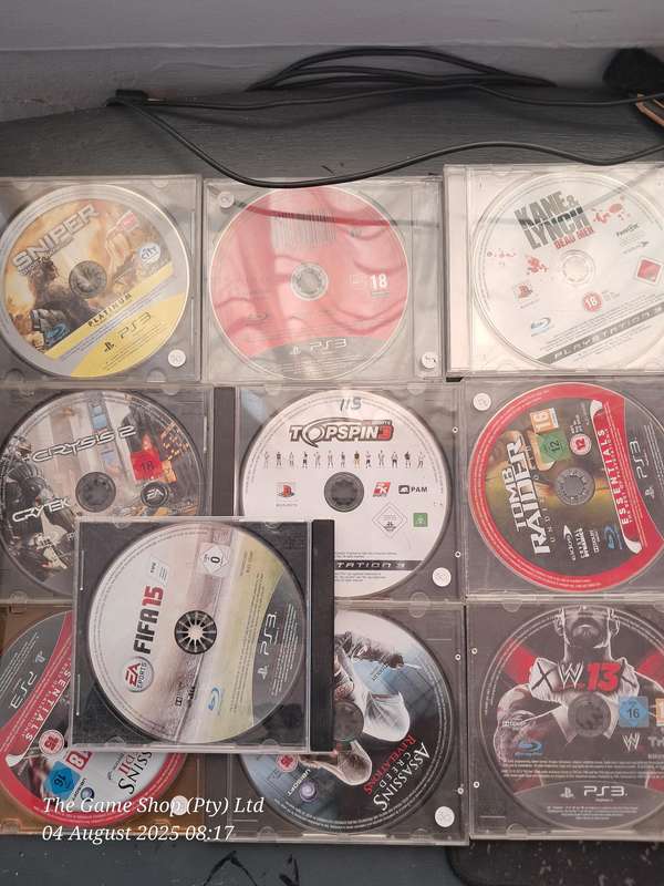 PLAYSTATION 3 CONSOLE & 10 GAMES
