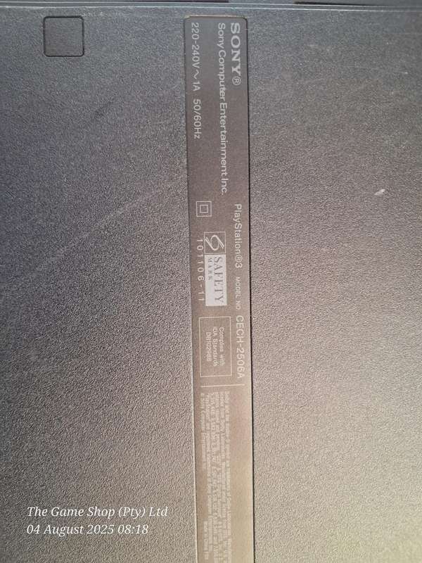 PLAYSTATION 3 CONSOLE & 10 GAMES