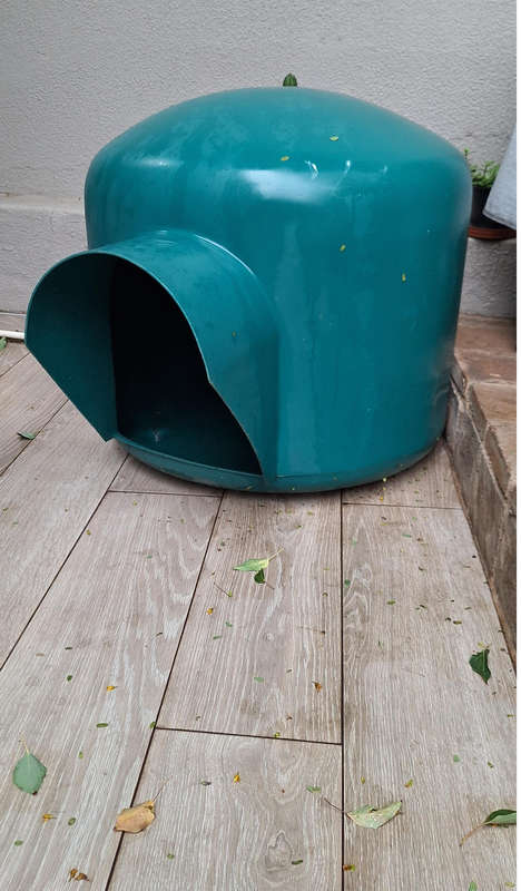 Dog Kennel (Igloo Style)