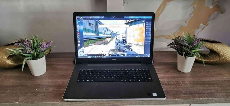 Gaming Dell 5759 - Core i7-6500U CPU @ 2.50GHz - AMD 4GB VRAM - 8GB RAM - 1TB HDD