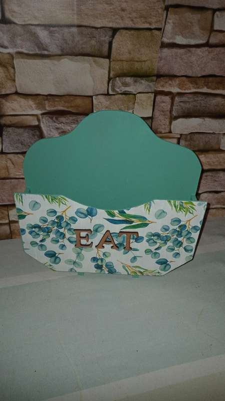 Eucalyptus themed plate holder