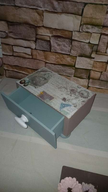 Drawer on feet