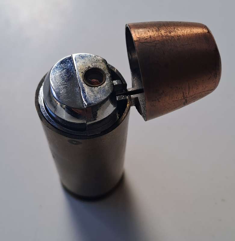 Bullet ( snot neus) gas lighter. Rare find!!