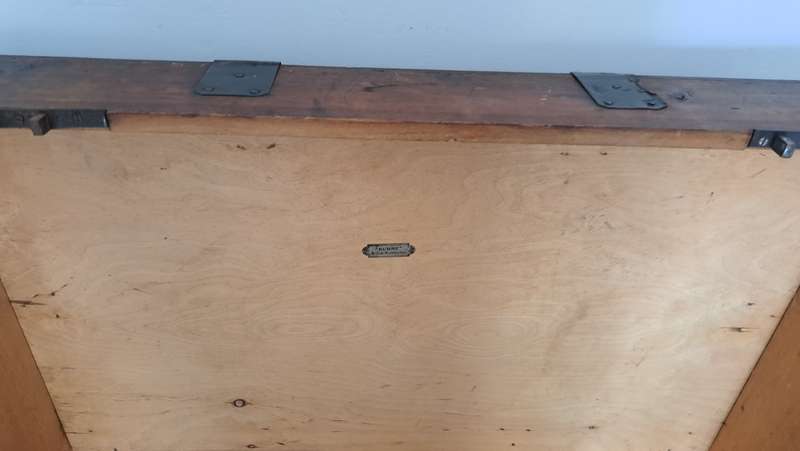 BURNE BRITISH MANUFACTURER - ANTIQUE TRAVEL CHEST