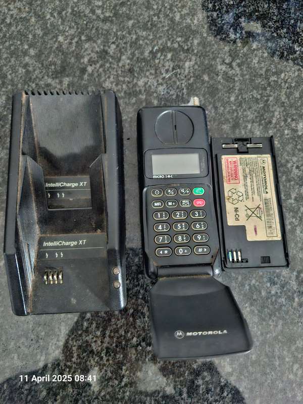 2 for the price of 1.  Minolta 7000 camera and Motorola 5200 International Cell phone