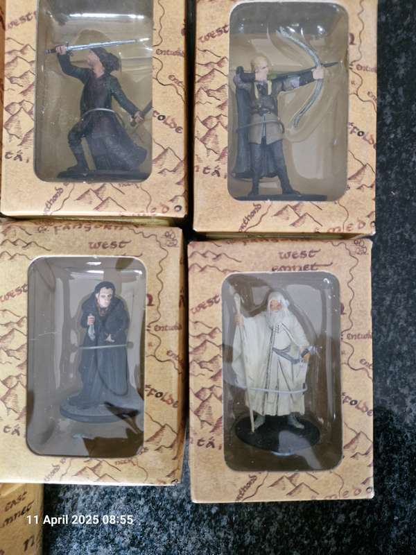13 x Lord of the Rings Collectors figurines & 12 magazines all for the price of one