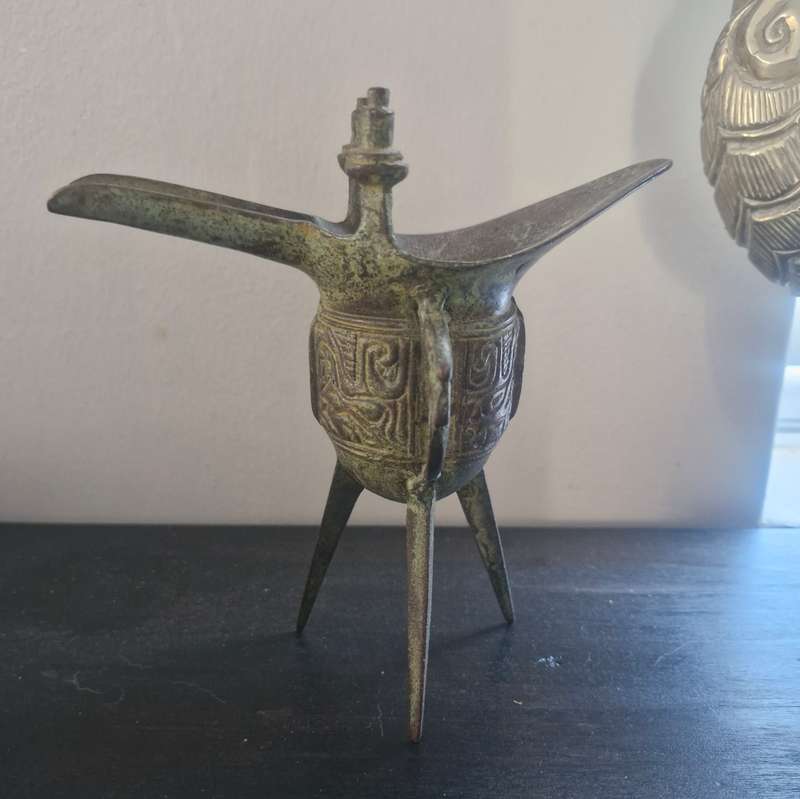 STUNNING  BRONZE CEREMONIAL LIBATION JUE SHAPE VESSEL