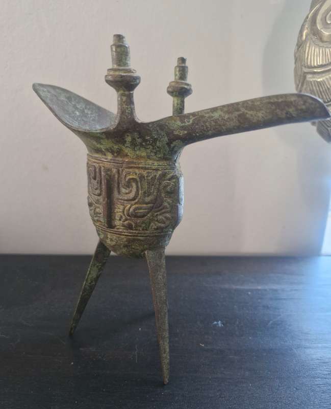 STUNNING  BRONZE CEREMONIAL LIBATION JUE SHAPE VESSEL