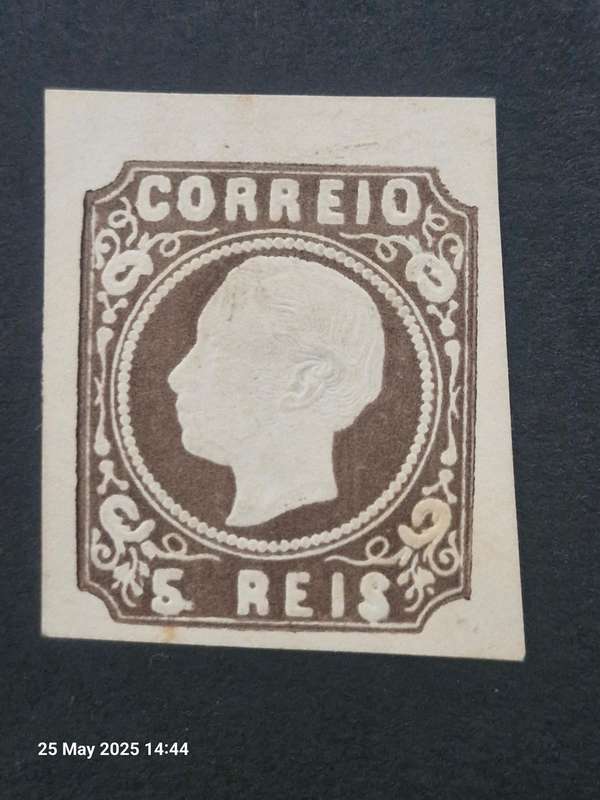 1862 PORTUGAL 5 REIS MINT STAMP WITH VERY SLIGHT HINGE RESIDUE ON THE BACK - PLEASE SEE IMAGES