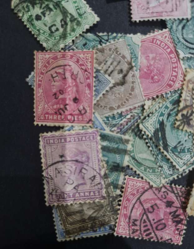 Packet of stamps from India including Queen Victoria, 3 British Kings, Service & official stamps etc