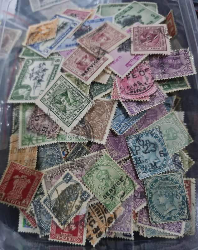 Packet of stamps from India including Queen Victoria, 3 British Kings, Service & official stamps etc