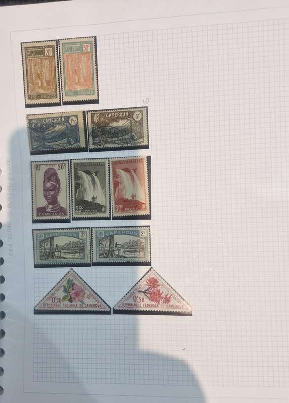 Stamp album with approx. 60 pages of worldwide stamps from 1800s to more current.