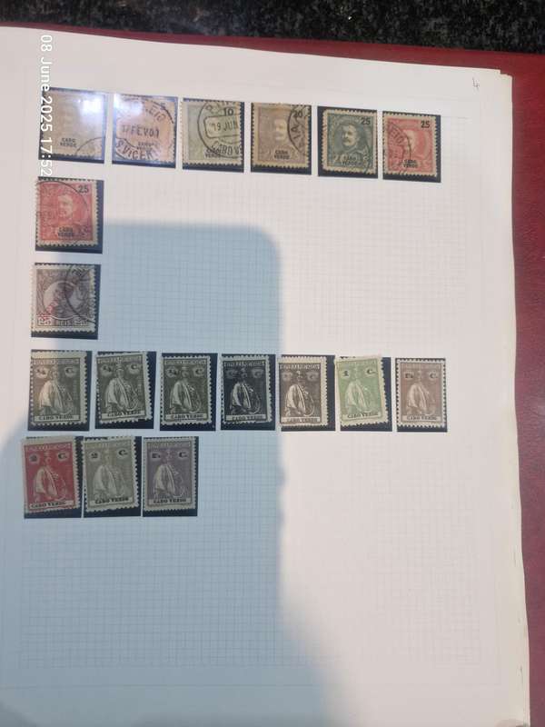 Stamp album with approx. 60 pages of worldwide stamps from 1800s to more current.