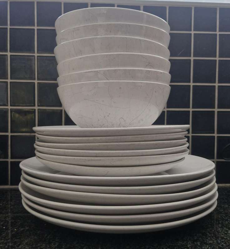 18 Piece Dinner Set with Additional Pieces Included