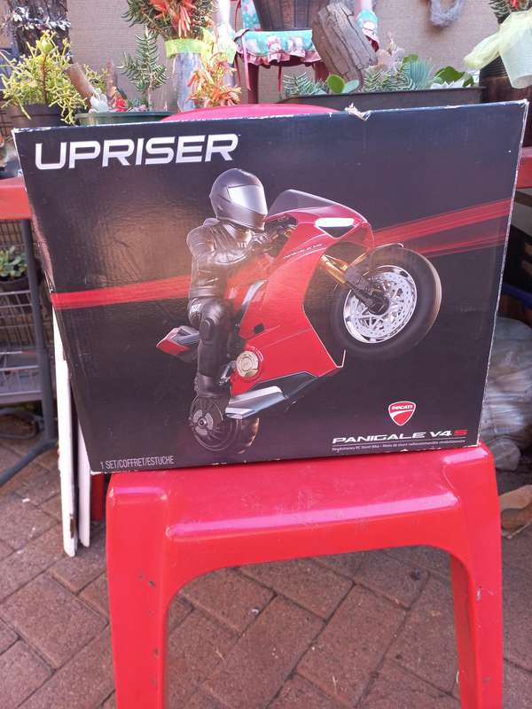 Ducati Upriser Panigale V4S remote controll motorcycle