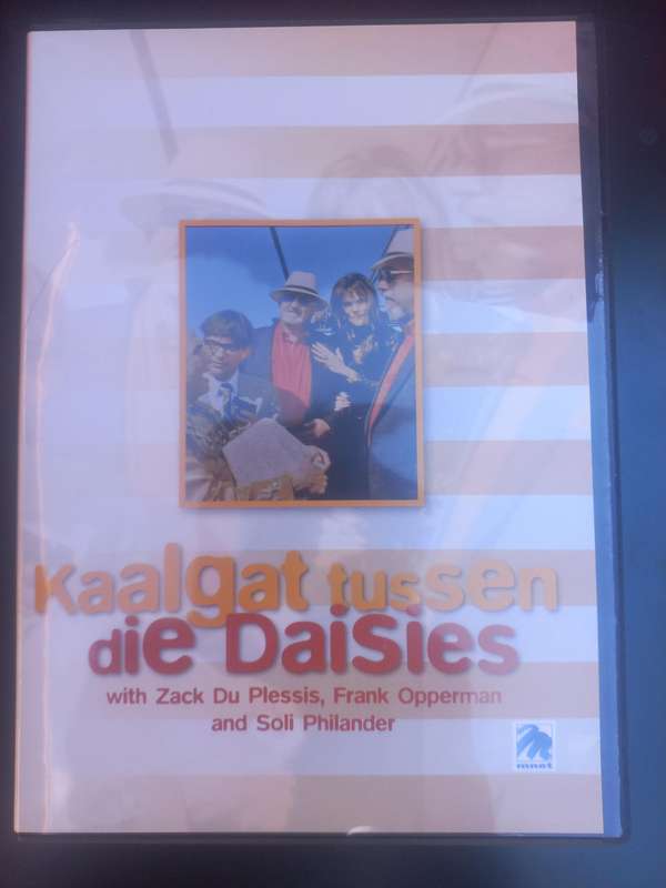 KAALGAT TUSSEN DIE DAISIES