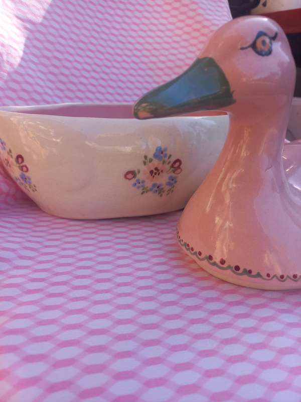 SOUP BOWL IN DUCK SHAPE. PINK AND CREAM