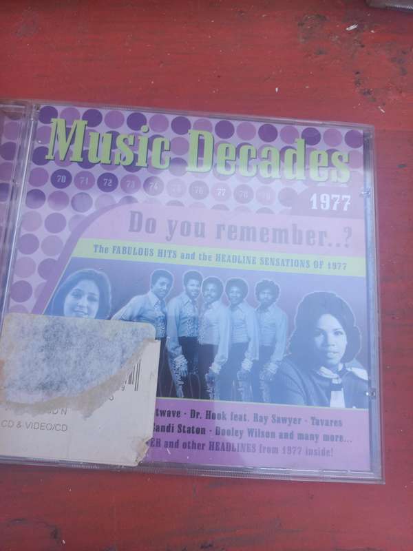 MUSIC DECADES 1977