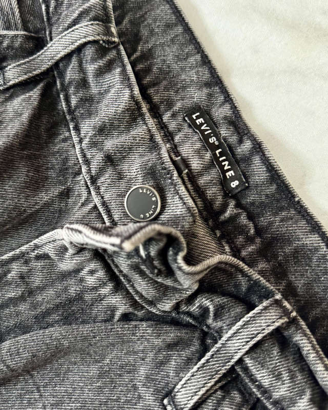 Levis Line 8 Cropped Jeans