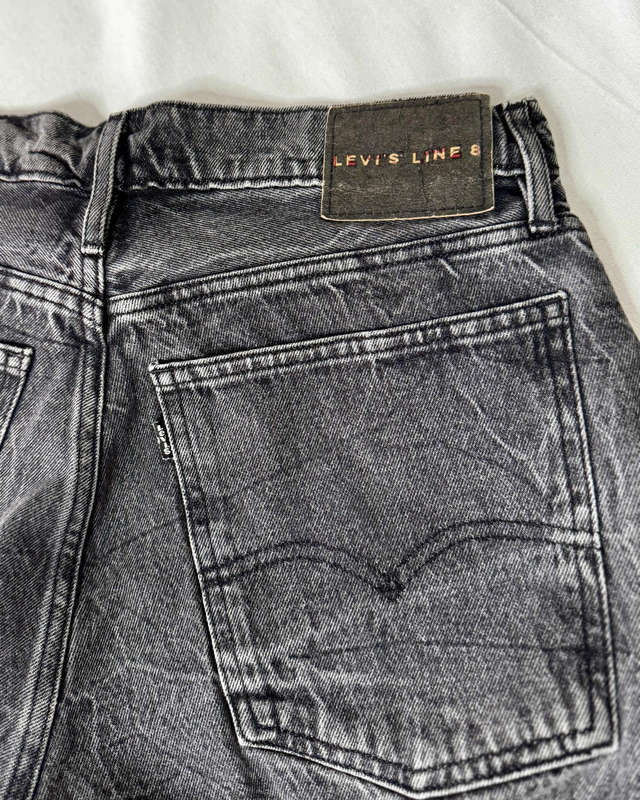 Levis Line 8 Cropped Jeans