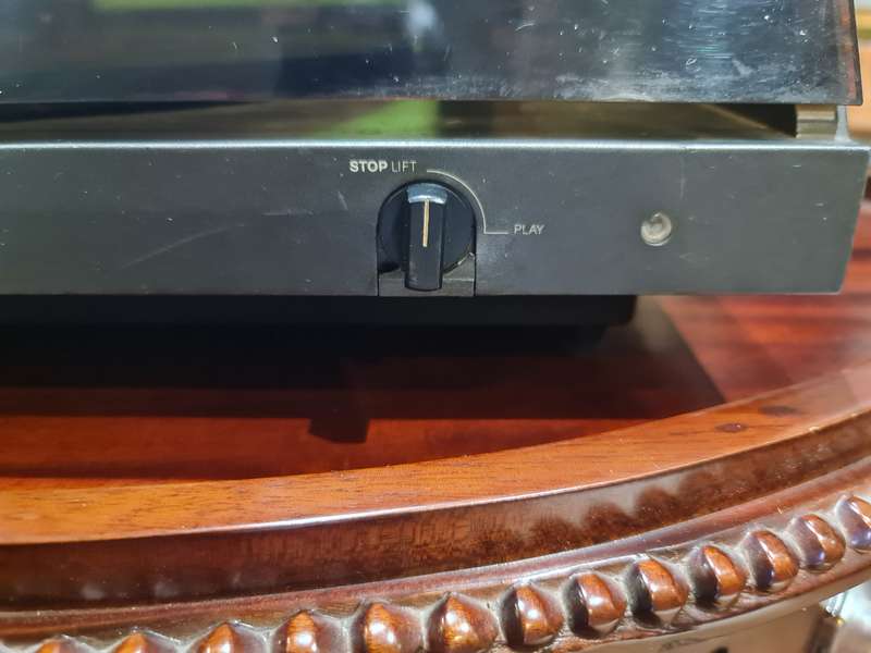 NAD 5120 Belt Drive Turntable
