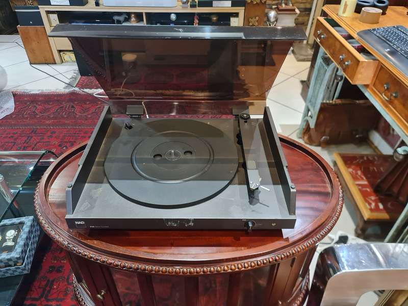 NAD 5120 Belt Drive Turntable