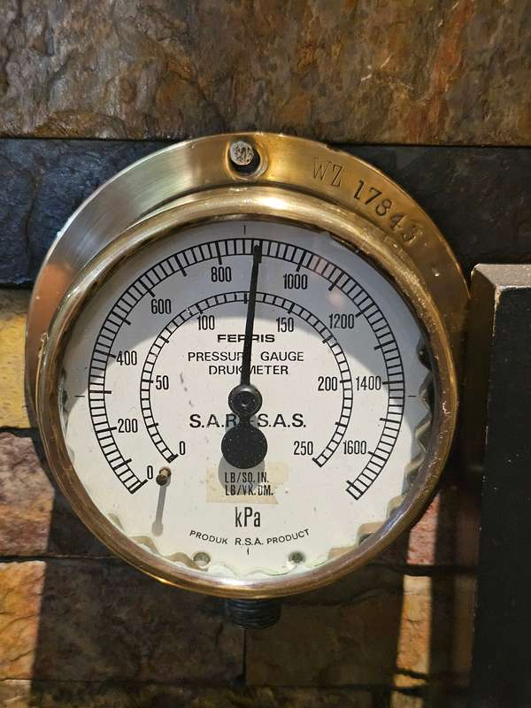 Ferris SAR SAS Pressure Gauge
