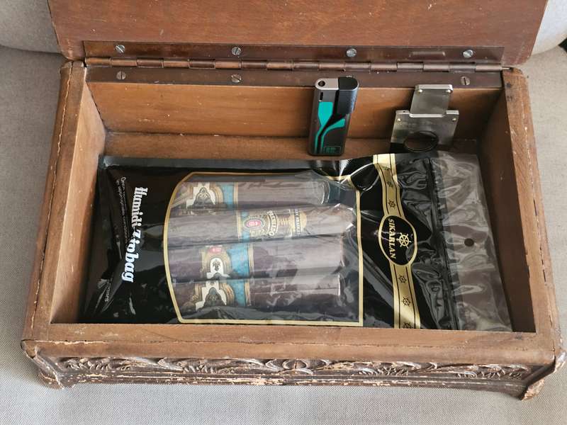 Vintage Syroco Cigar Humidor Wooden Box