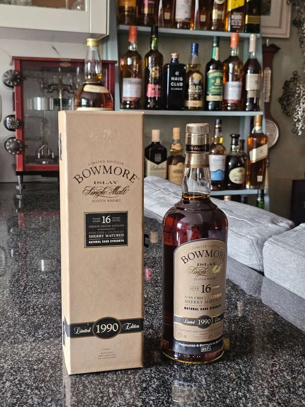 Bowmore 16 Year Old 1990 Sherry Matured Single Malt Whisky